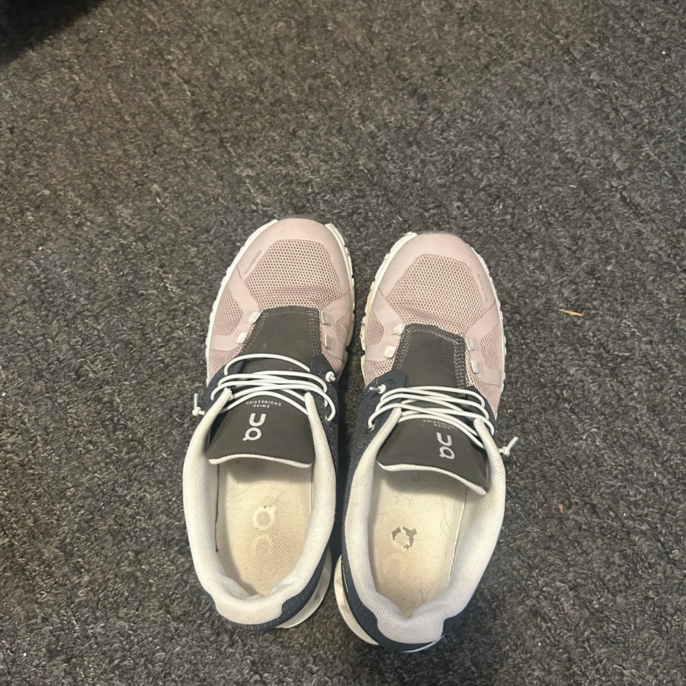 On clouds women’s